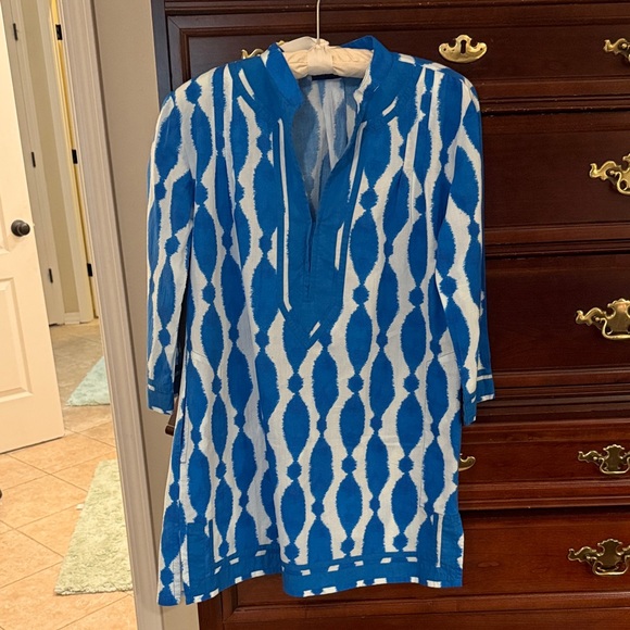 Ro’s Garden Blue and White Patterned Tunic from Tuckernuck - Picture 1 of 3